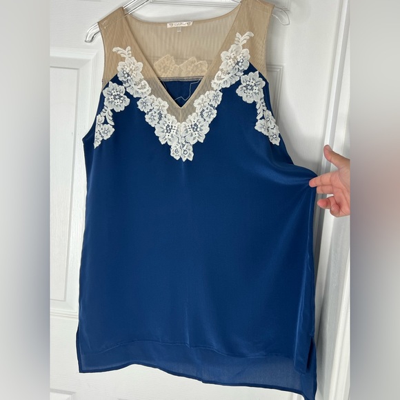 Gold Hawk Satin Blue with Lace Embelishment Tank Top Sz L - Picture 2 of 7
